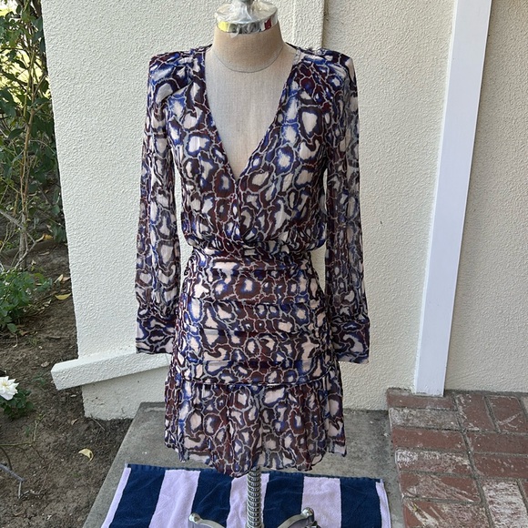 Ba&sh beautiful Robe Cala animal print tiered dress with side zipper and snaps. - Picture 3 of 16